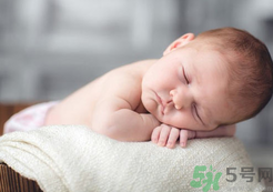 寶寶屁股上長(zhǎng)小紅疙瘩是怎么回事？寶寶屁股上長(zhǎng)小紅疙瘩怎么辦?