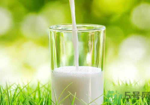 痛風(fēng)可以喝牛奶嗎？痛風(fēng)喝多少牛奶比較好？