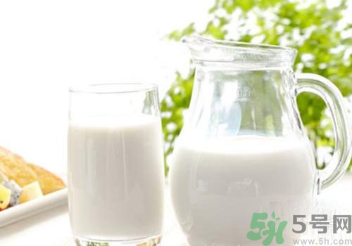 痛風(fēng)可以喝牛奶嗎？痛風(fēng)喝多少牛奶比較好？