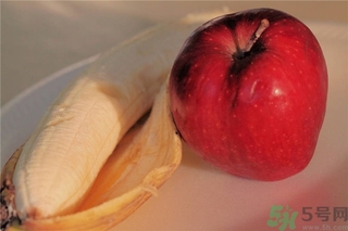 蘋果和香蕉能不能一起吃？蘋果和香蕉能一起榨汁嗎？