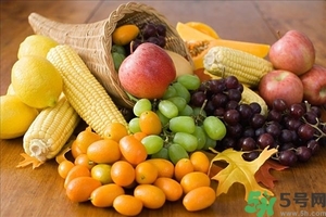 蘋果和玉米可以一起吃嗎？蘋果和玉米可以榨汁嗎？