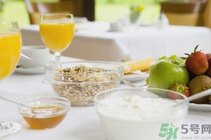 蘋果和酸奶能一起吃嗎？蘋果和酸奶能一起榨汁嗎？