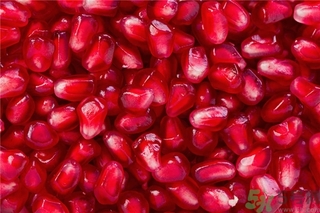 吃石榴手指發(fā)黃怎么辦？吃石榴手指變黑怎么辦？