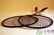 羽毛球初學(xué)者如何選球拍?羽毛球選球拍技巧 羽毛球初學(xué)者如何選球拍?羽毛球選球拍技巧