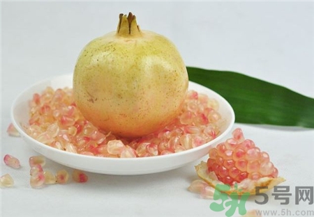 白石榴好還是紅石榴好?白石榴和紅石榴的區(qū)別 白石榴好還是紅石榴好?白石榴和紅石榴的區(qū)別