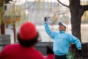 打羽毛球有什么好處？打羽毛球有什么壞處？