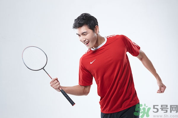 打羽毛球有什么好處？打羽毛球有什么壞處？