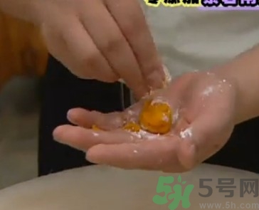 水晶月餅用的什么粉？水晶月餅的做法及配方