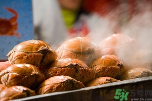 吃螃蟹可以喝紅酒嗎？吃螃蟹可以喝酒嗎？