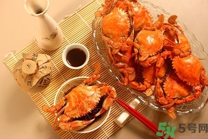 吃螃蟹可以喝紅酒嗎？吃螃蟹可以喝酒嗎？