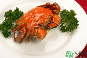 吃螃蟹可以喝紅酒嗎？吃螃蟹可以喝酒嗎？