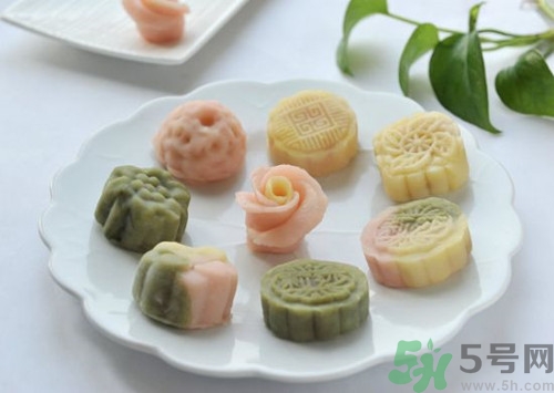 廣式月餅皮粘手怎么辦?月餅皮太軟粘怎么辦 廣式月餅皮粘手怎么辦?月餅皮太軟粘怎么辦