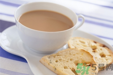 為什么喝奶茶后睡不著覺？喝奶茶會(huì)失眠怎么辦？