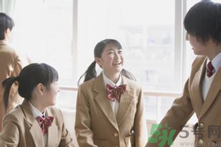 初中生女生的標(biāo)準(zhǔn)胸圍是多少？初中女生正常胸圍是多少？