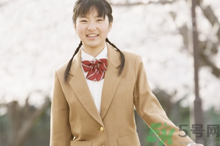 初中生女生的標(biāo)準(zhǔn)胸圍是多少？初中女生正常胸圍是多少？