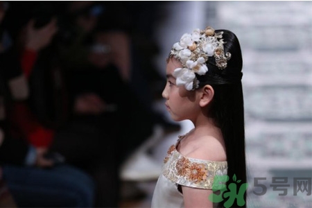 9歲女生的標(biāo)準(zhǔn)身高體重是多少？9歲女生正常身高體重是多少？