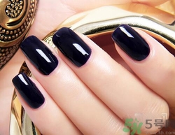 灰指甲可以涂指甲油嗎？得了灰指甲怎么辦？