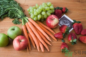 蘋果和胡蘿卜能一起吃嗎？蘋果和胡蘿卜能一起榨汁嗎？