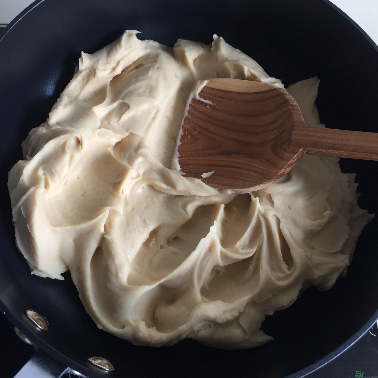 蓮蓉月餅的餡料是什么？蓮蓉月餅的餡料怎么做？