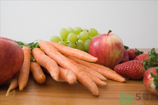蘋果和胡蘿卜能一起吃嗎？蘋果和胡蘿卜能一起榨汁嗎？