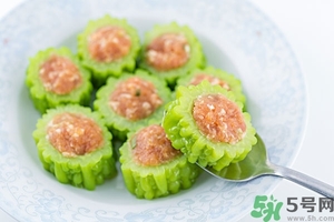 喝苦瓜汁會影響月經嗎？來月經可以喝苦瓜汁嗎？