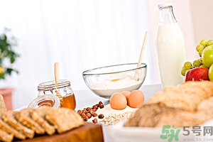 蘋果和蜂蜜可以一起吃嗎？蘋果和蜂蜜可以榨汁嗎？