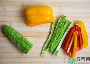 喝苦瓜汁會影響月經嗎？來月經可以喝苦瓜汁嗎？