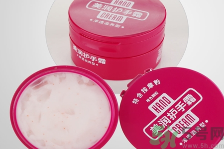 資深堂美潤尿素護(hù)手霜怎么樣？資深堂美潤尿素護(hù)手霜好用嗎？