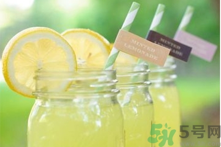檸檬水是堿性食物嗎？檸檬水是酸性還是堿性？