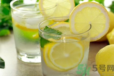 檸檬水是堿性食物嗎？檸檬水是酸性還是堿性？