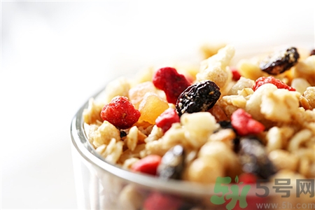 卡樂(lè)比麥片是油炸的嗎?卡樂(lè)比麥片熱量高嗎? 卡樂(lè)比麥片是油炸的嗎?卡樂(lè)比麥片熱量高嗎?