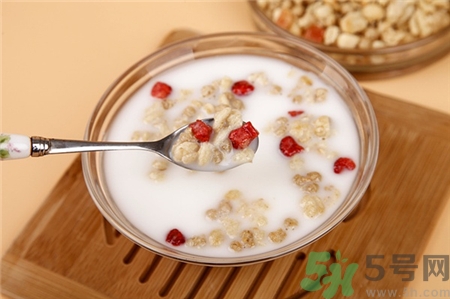 卡樂(lè)比麥片是油炸的嗎?卡樂(lè)比麥片熱量高嗎? 卡樂(lè)比麥片是油炸的嗎?卡樂(lè)比麥片熱量高嗎?