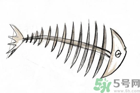 魚(yú)刺卡在喉嚨里怎么辦？取魚(yú)刺的小技巧有哪些？