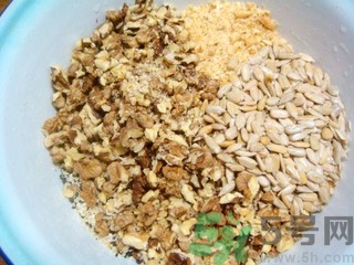 五仁月餅的做法 五仁月餅餡料的做法 五仁月餅的做法 五仁月餅餡料的做法