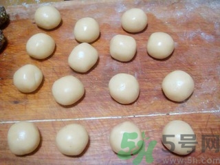 五仁月餅的做法 五仁月餅餡料的做法 五仁月餅的做法 五仁月餅餡料的做法