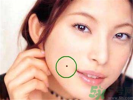 嘴唇上有痣代表什么?嘴唇上的痣可以點(diǎn)掉嗎? 嘴唇上有痣代表什么?嘴唇上的痣可以點(diǎn)掉嗎?