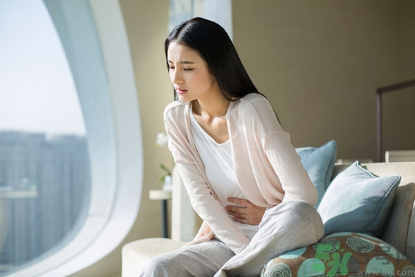 潰瘍性結(jié)腸炎肚子疼怎么辦？潰瘍性結(jié)腸炎是怎么引起的？