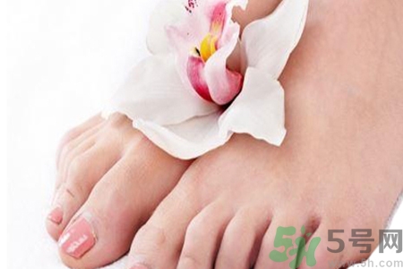 怎么治腳臭？腳臭的原因是什么？