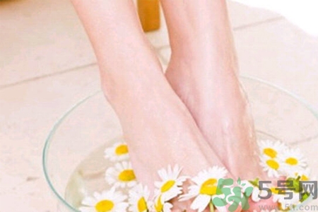 腳臭是怎么回事？用什么方法去除腳臭？