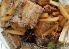 帶魚(yú)可以和土豆一起吃嗎?帶魚(yú)能和土豆同吃嗎?