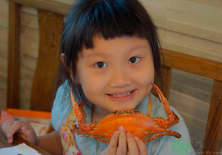 小孩吃螃蟹過(guò)敏怎么辦？小孩吃螃蟹過(guò)敏癥狀