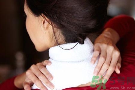 落枕脖子疼怎么辦？落枕和頸椎病區(qū)別