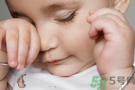 寶寶睡覺出汗多是怎么回事？寶寶睡覺出汗多怎么辦？