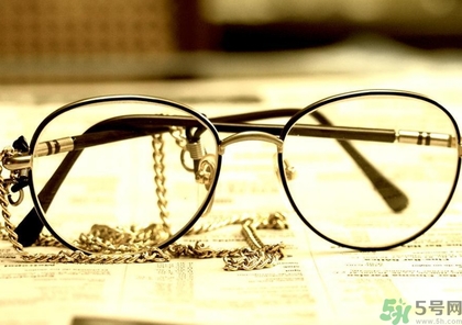 散光多少度算嚴(yán)重？散光相當(dāng)于近視多少度？