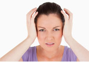 偏頭痛的原因是什么？女性偏頭痛的癥狀有哪些？