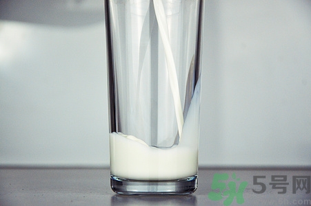 青蟹和牛奶能不能吃?青蟹和牛奶一起吃會中毒嗎 青蟹和牛奶能不能吃?青蟹和牛奶一起吃會中毒嗎