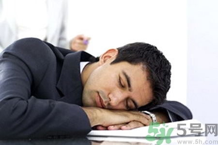 吃完午飯睡覺會胖嗎？吃完飯就睡覺好嗎？