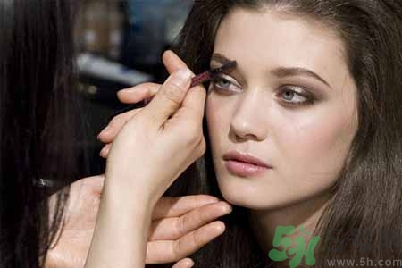 ?眉毛上可以涂生發(fā)液?jiǎn)?？眉毛涂生發(fā)水有副作用嗎？