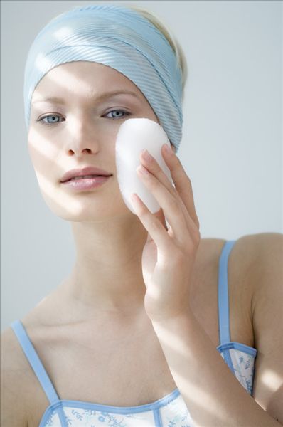 粉底液和氣墊BB霜有區(qū)別嗎？粉底液和氣墊BB霜哪個(gè)更好用？