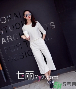 闊腿褲配什么鞋子好看？穿闊腿褲配什么鞋子？